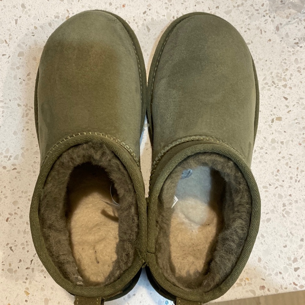 Ultra mini Uggs size 7